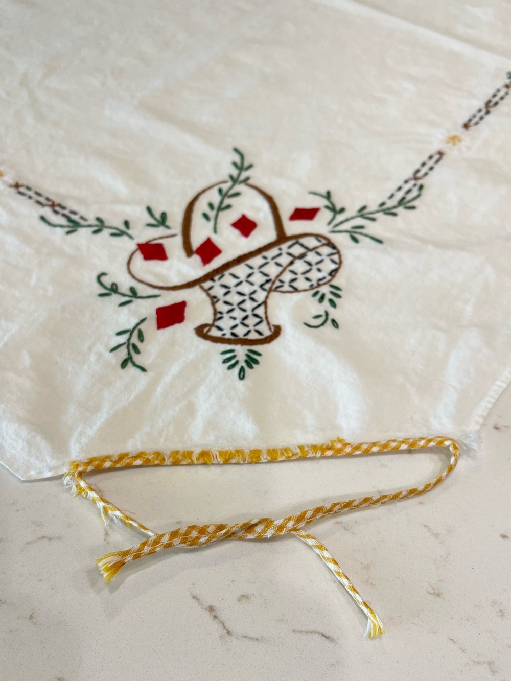 Vintage Embroidered Bridge Card Table Cover Poker Hearts Spades Clubs Diamonds - Picture 8 of 10